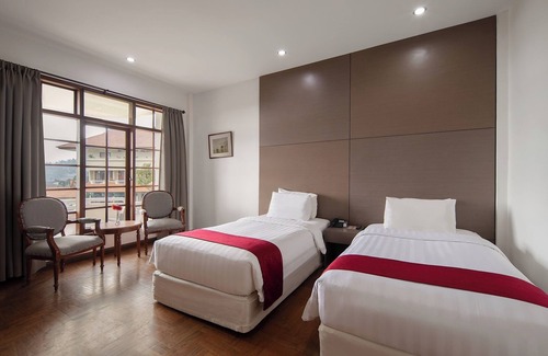 Berastagi Hotel | Relax at Sinabung Hills Berastagi with Pool & Dining Options
