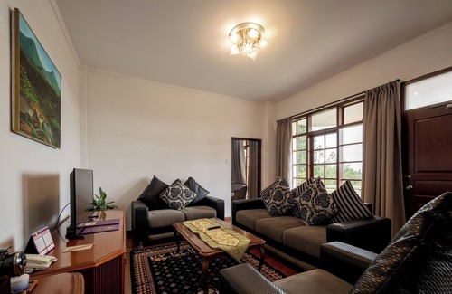 Berastagi Hotel | Relax at Sinabung Hills Berastagi with Pool & Dining Options