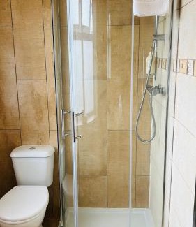 Brent House | Family-Friendly Retreat at Sinai Hotel for Memorable Stays