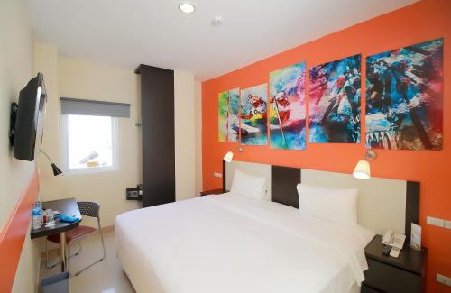 Bengkulu Hotel | Discover Sinar Sport Hotel: Family-Friendly with Pool & Dining