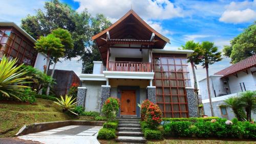 Cikole Resort | Experience Family-Friendly Dining at Sindang Reret Cikole