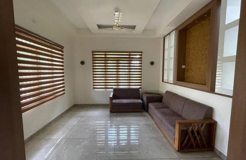 Kalady House | Guest Rated Holiday Home: Family-Friendly Sindhooram Escape