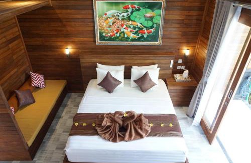 Sampalan Resort | Beautiful Singabu Bungalows: Oceanfront with Pool & Dining