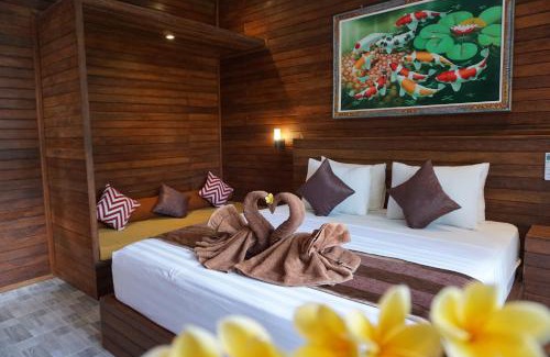 Sampalan Resort | Beautiful Singabu Bungalows: Oceanfront with Pool & Dining