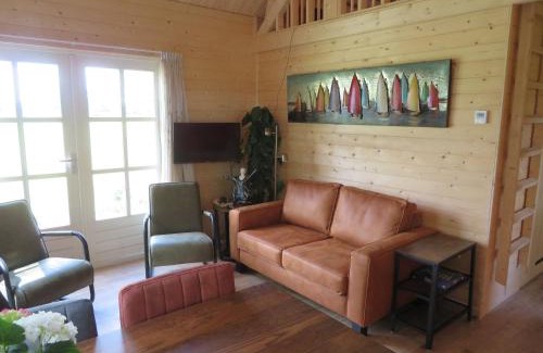 Gorredijk Ski Chalet | Discover Singelstate het Tuinhuis: Pet Friendly Retreat