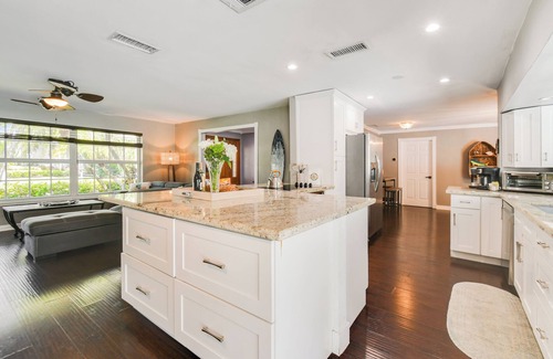 Singer Island House | Indulge in Oceanfront Comfort with Heated Pool & Dining Nearby
