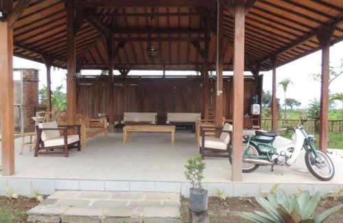 Kertek Hotel | Cozy Singgasana Villa & Resto: Family-Friendly with Breakfast