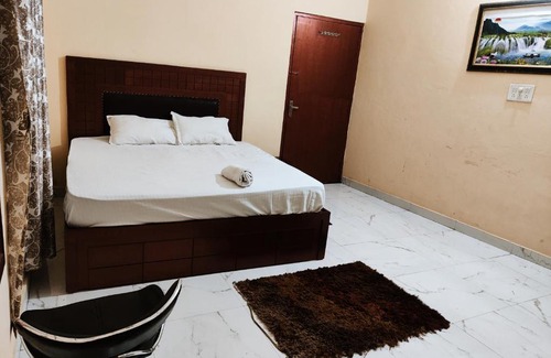 Varanasi House | Family-Friendly Stay at Singh's Delight for Your Getaway