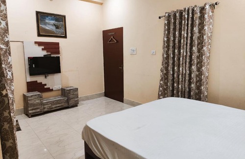 Varanasi House | Family-Friendly Stay at Singh's Delight for Your Getaway