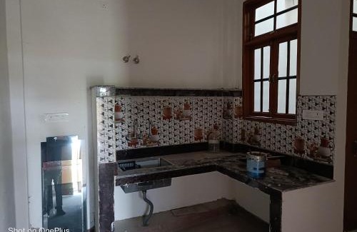 Mohanlalganj House | Budget-Friendly Escape at Singhasan Homestay for Families