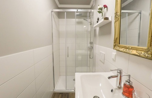 Dersdorf Apartment | Prime Apartment Near Köln Messe with Breakfast & Kitchen
