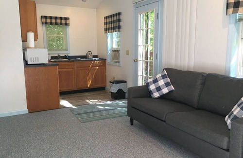 Norway Cottage | Cozy Cottage Retreat with Hot Tub - Guest Rated 9.8/10