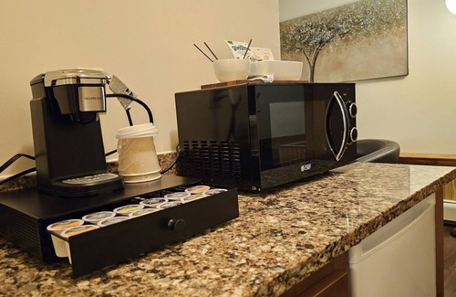 Laurium Apartment | Elite Executive Suite with Kitchen - Perfect for Your Stay