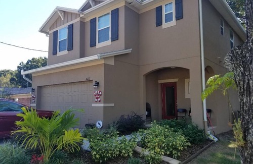 Carver City - Lincoln Gardens House | Ideal Family Home Near Beaches, Malls & Downtown Fun