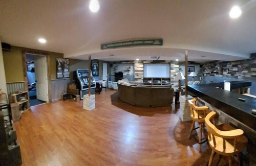 Larsen House | Family-Friendly House with Pool and Park Nearby