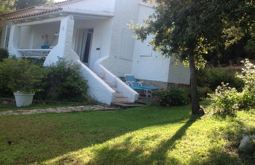 Rena Majore Villa | Idyllic House with Expansive Garden and Scenic Views