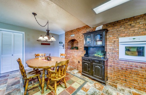 Cascade Cottage | Cozy Cottage with Fireplace & Beach Access - Rated 9.4/10