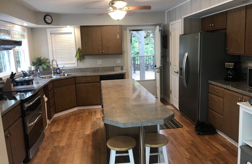Roach House | Tranquil Lakeside Retreat with Child-Friendly Amenities