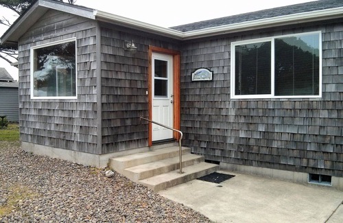 Yachats House | Idyllic Beachside Retreat with Breakfast & Child-Friendly Amenities