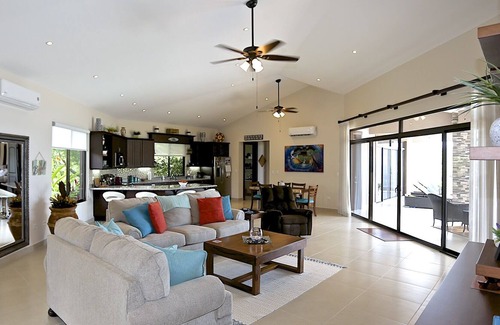 Coco House | Oceanview Retreat: 3 King Bedrooms & Private Pool