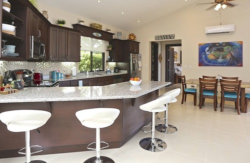 Coco House | Oceanview Retreat: 3 King Bedrooms & Private Pool