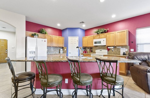 Glenhurst House | Family-Friendly Home with Pool & Hot Tub, Rated 9.4/10