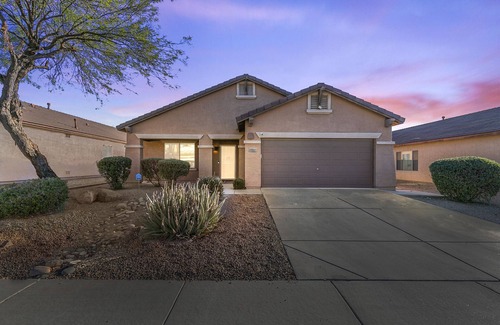Glenhurst House | Family-Friendly Home with Pool & Hot Tub, Rated 9.4/10