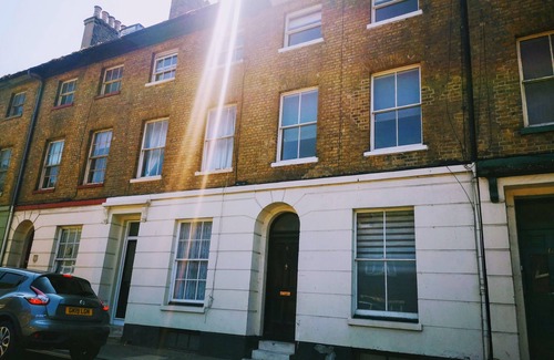 Dover House | Cozy Single Loft Room for a Relaxing Getaway
