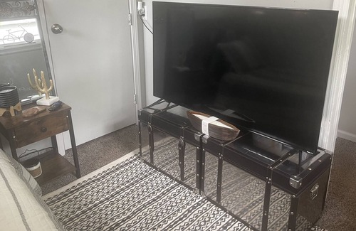 New Albany House | Single Person Open Room