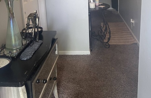 New Albany House | Single Person Open Room