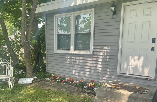 New Albany House | Single Person Open Room