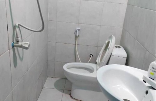 Male House | Cozy Single Room with Breakfast & Child-Friendly Amenities