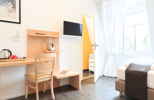 Bad Steben Hotel | Cozy Single Room with Ensuite and Breakfast Included