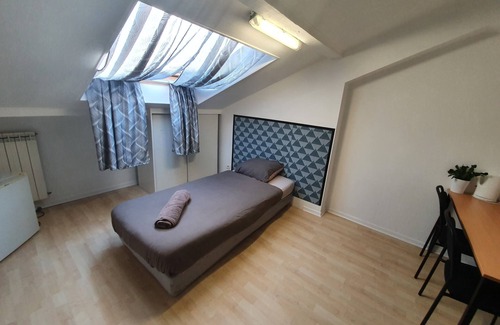 Vandoeuvre-les-Nancy House | Cozy Private Room with Spa and Breakfast Included