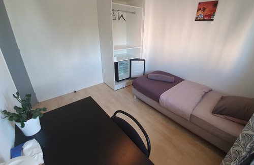 Vandoeuvre-les-Nancy House | Cozy Private Room with Spa and Breakfast Included