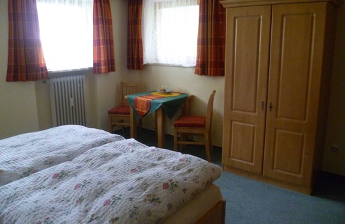 Bayrischzell Cottage | Budget-Friendly Single Room at Gästehaus Akelei - 10/10 Rating