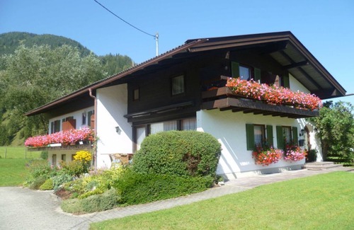 Bayrischzell Cottage | Budget-Friendly Single Room at Gästehaus Akelei - 10/10 Rating