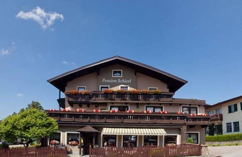 Faistenau Cottage | Pet-Friendly Single Room at Pension Schierl with Breakfast