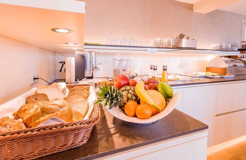 Buxtehude House | Premium Single Room on the Street Side - Hotel An der Linah