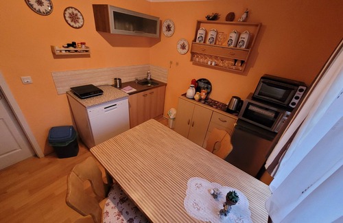 Franken Siedlung Apartment | Inviting Single Room at Room Letting Lange with Ocean View