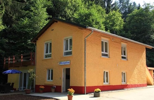 Wasserliesch House | Comfortable Standard Room with Shower at Waldhotel Albachmühle