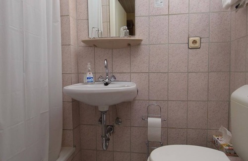 Wasserliesch House | Comfortable Standard Room with Shower at Waldhotel Albachmühle