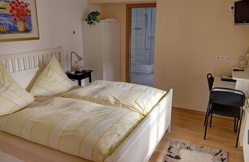 Hillesheim Bed & Breakfast | Comfortable Single Room with Breakfast at Gästehaus Kloep
