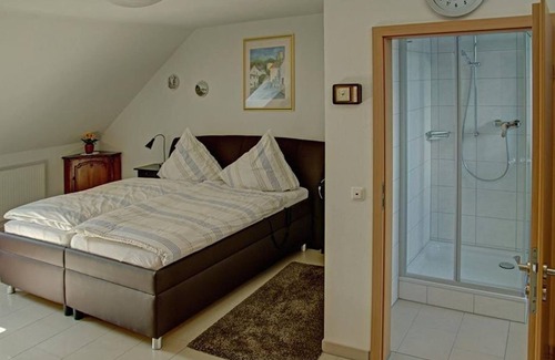 Hillesheim Bed & Breakfast | Comfortable Single Room with Breakfast at Gästehaus Kloep
