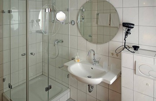 Hillesheim Bed & Breakfast | Comfortable Single Room with Breakfast at Gästehaus Kloep