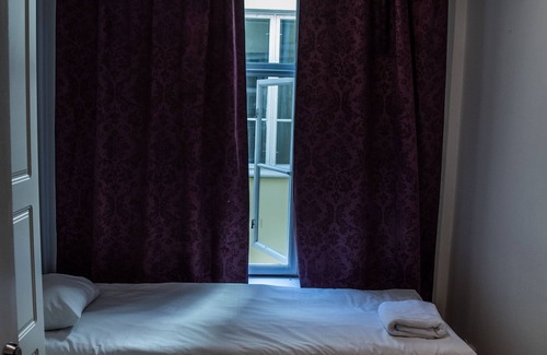 Old Town House | Cozy Single Room with Pool Access in Historic Old Town