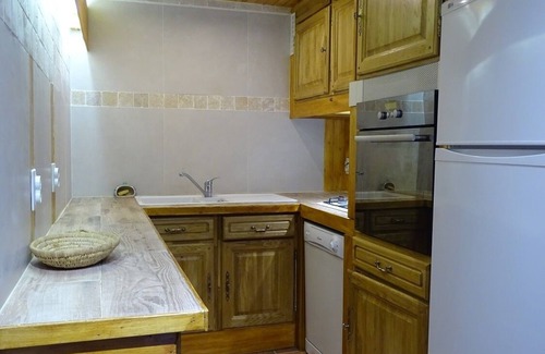 Ax-les-Thermes Apartment | Cozy Apartment by the Slopes with Spa and Pet-Friendly Perks