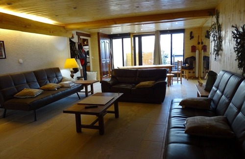 Ax-les-Thermes Apartment | Cozy Apartment by the Slopes with Spa and Pet-Friendly Perks