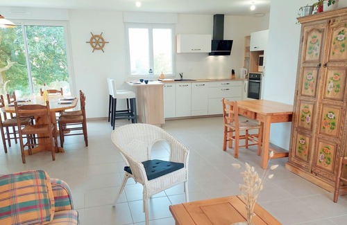 Plouarzel House | Inviting Single Storey Holiday Home in Plouarzel
