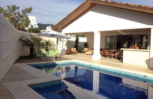 Jardim Virginia House | Ideal Oceanfront Escape: Comfort and Leisure in Guarujá
